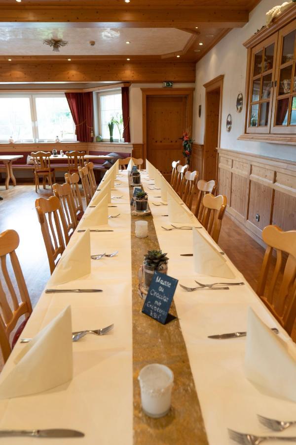 Landgasthof Hirschen Untermettingen ユーリンゲン・ビルケンドルフ エクステリア 写真