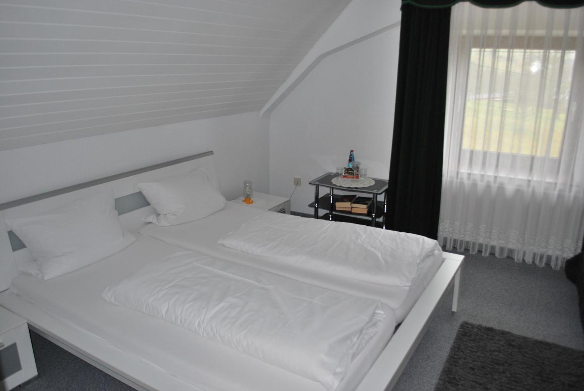 Landgasthof Hirschen Untermettingen ユーリンゲン・ビルケンドルフ 部屋 写真