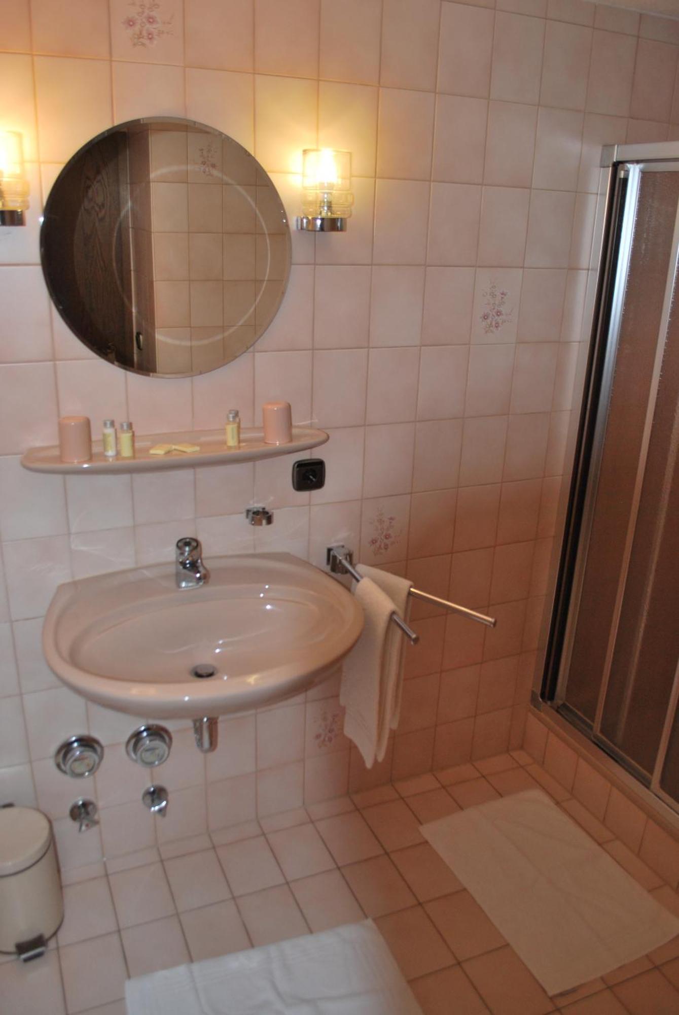Landgasthof Hirschen Untermettingen ユーリンゲン・ビルケンドルフ 部屋 写真